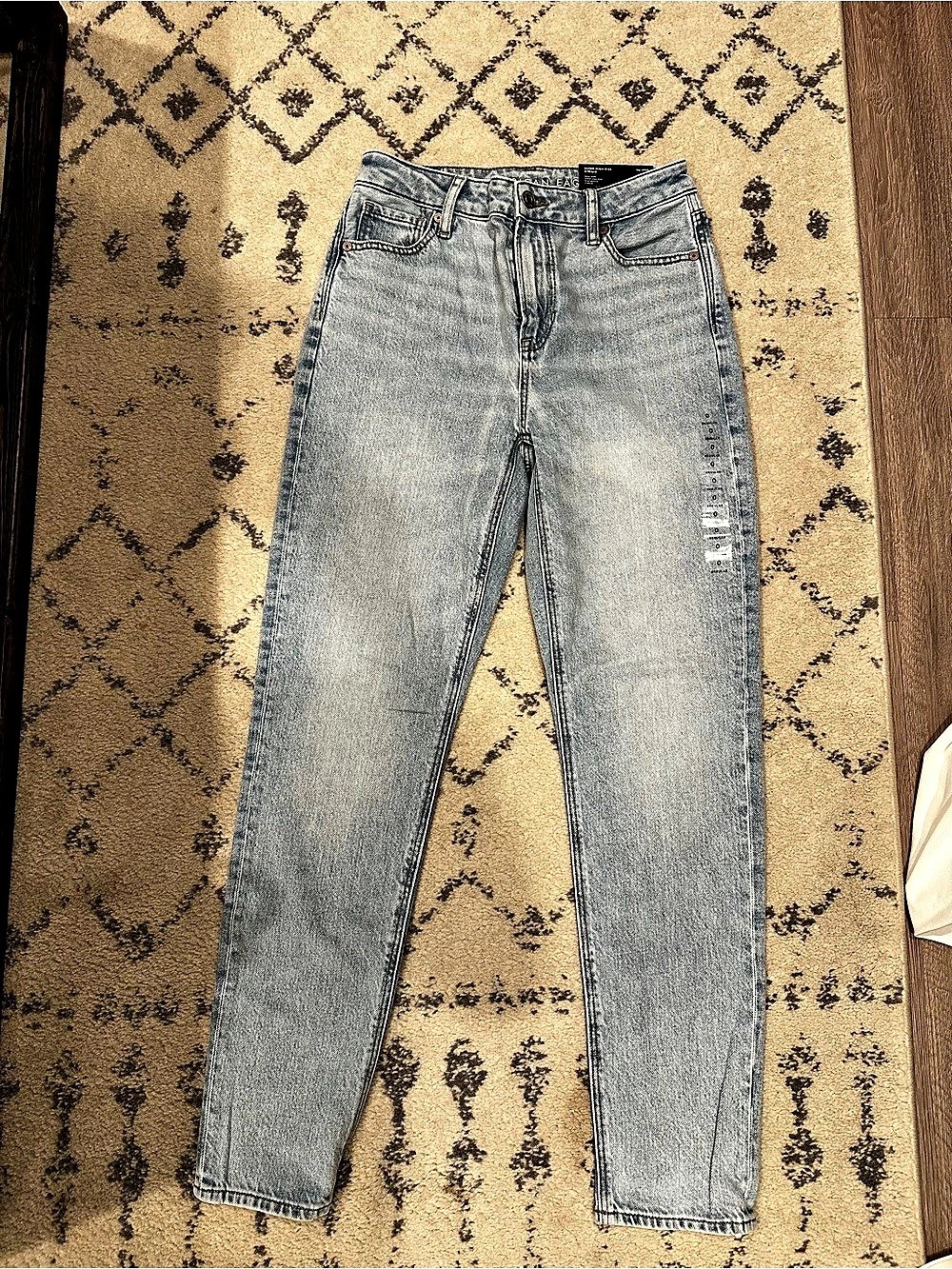 NEW American Eagle High-Rise Mom Jeans. Waist 25 Regular